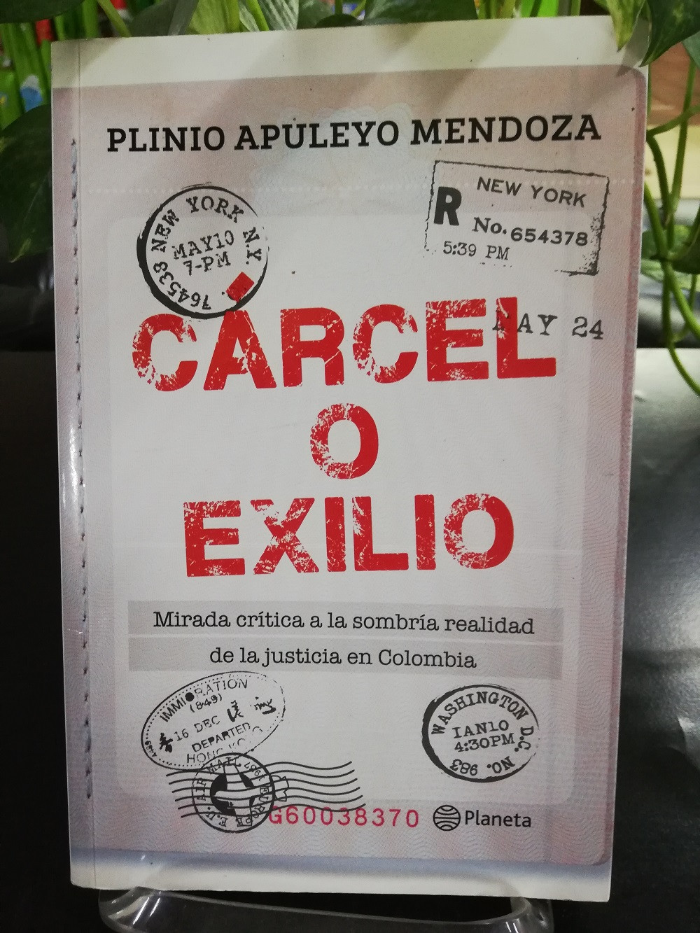 Imagen CARCEL O EXILIO - PLINIO APULEYO MENDOZA