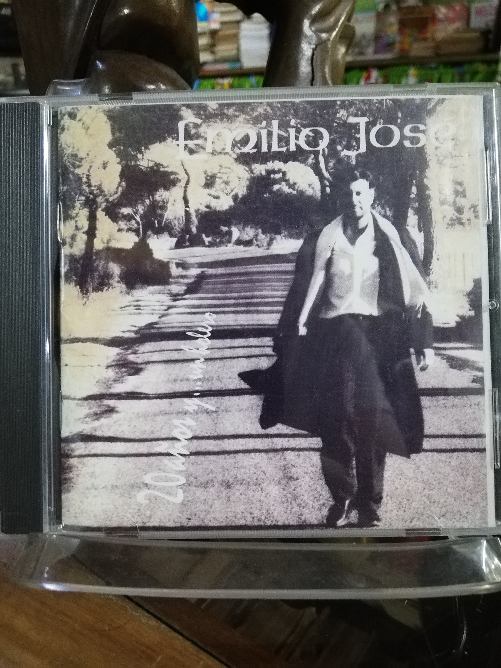 Imagen CD EMILIO JOSÉ - 20 AÑOS Y...UN BOLERO 1