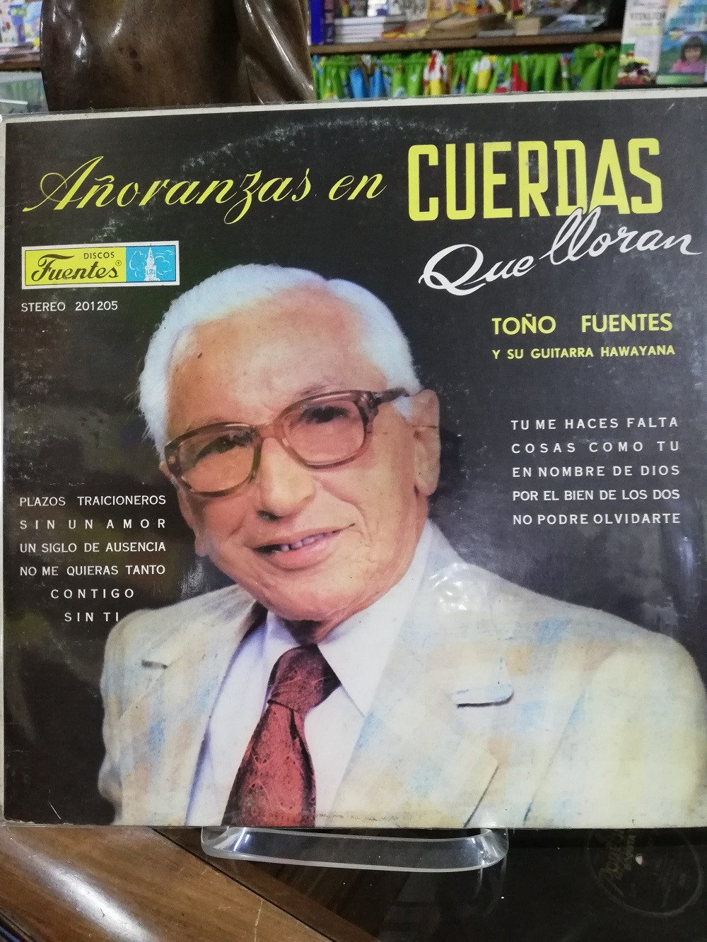 Imagen CD TOÑO FUENTES Y SU GUITARRA HAWIANA - AÑORANZAS EN CUERDAS