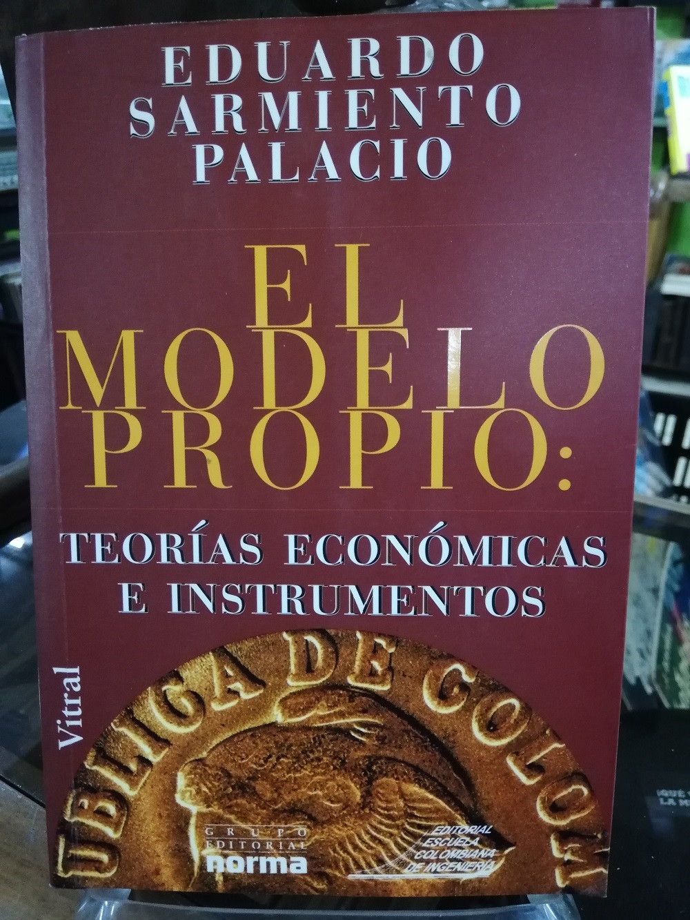 Imagen EL MODELO PROPIO: TEORIA ECONÓMICA E INSTRUMENTOS - EDUARDO SARMIENTO PALACIO 1