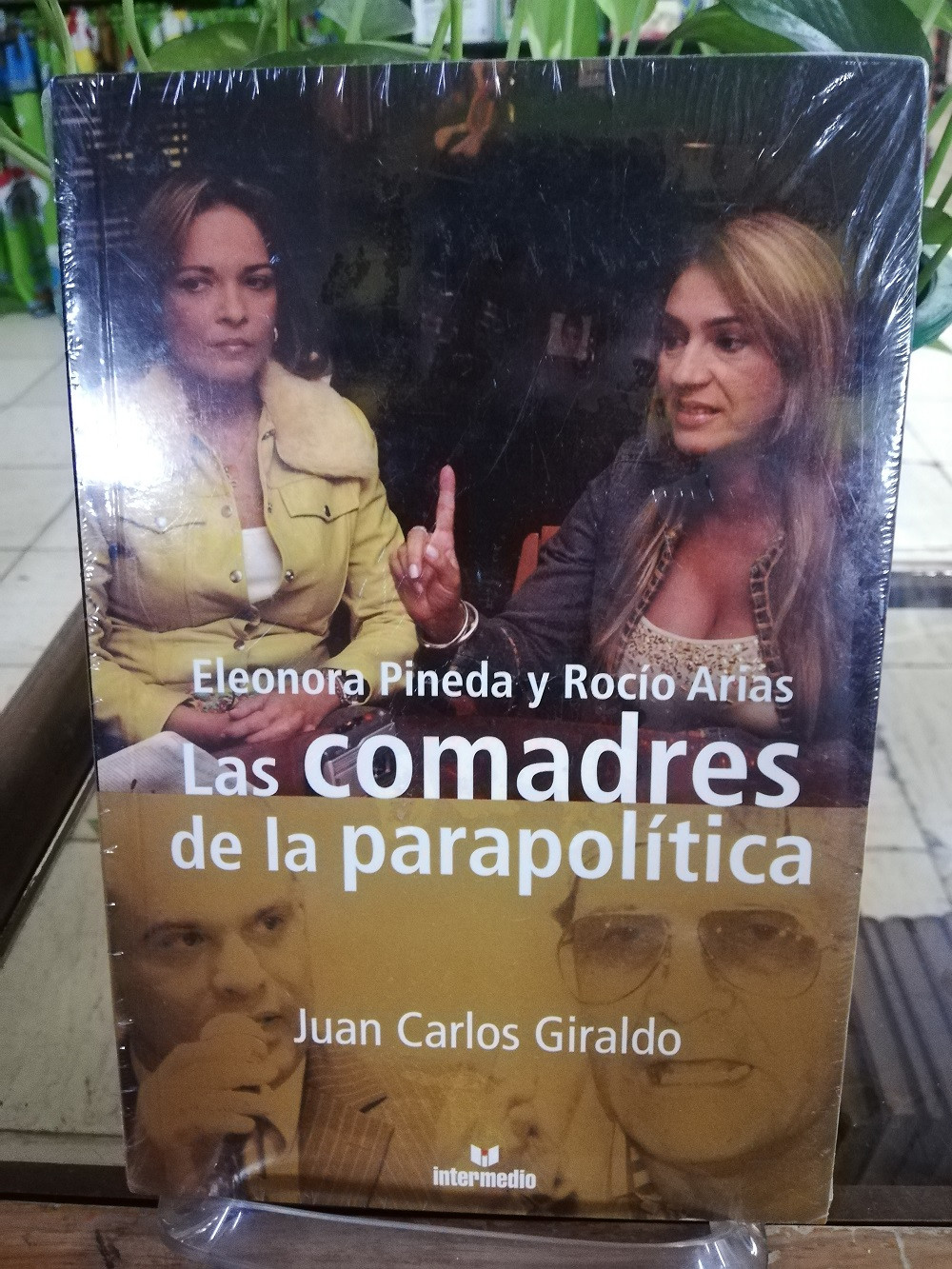 Imagen LAS COMADRES DE LA PARAPOLÍTICA - JUAN CARLOS GIRALDO
