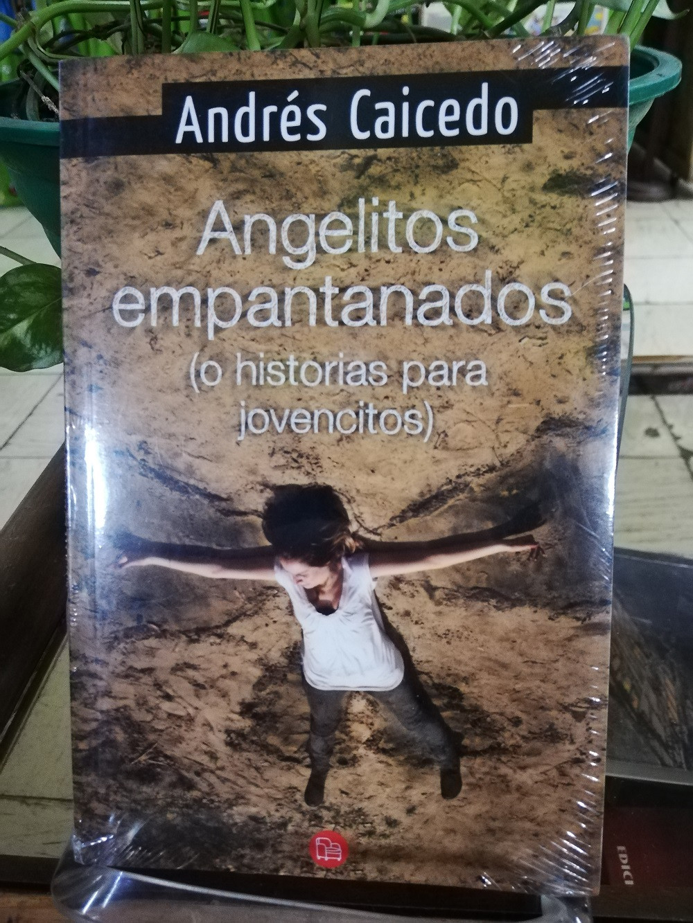 Imagen LIBRO NUEVO ANGELITOS EMPANTANADOS - ANDRES CAICEDO 1