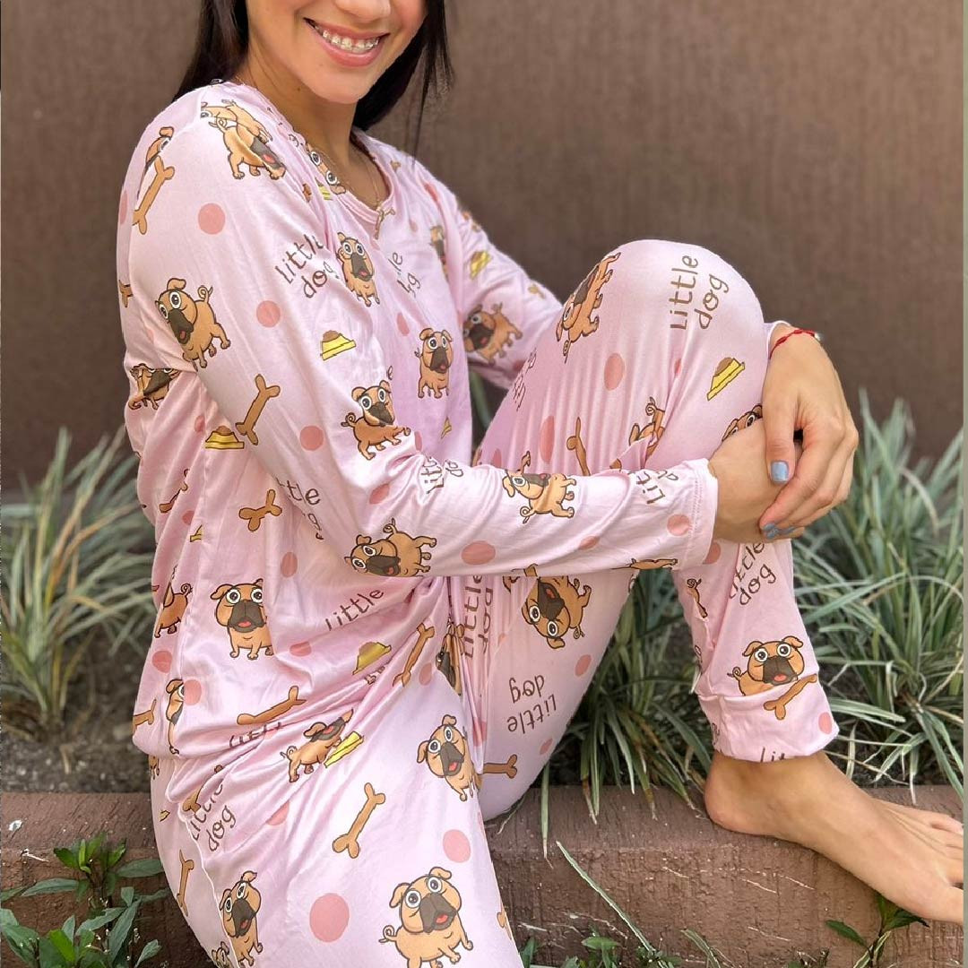 Imagen Pijama en piel de durazno, estampado DOG, pantalón con bolsillos. 1