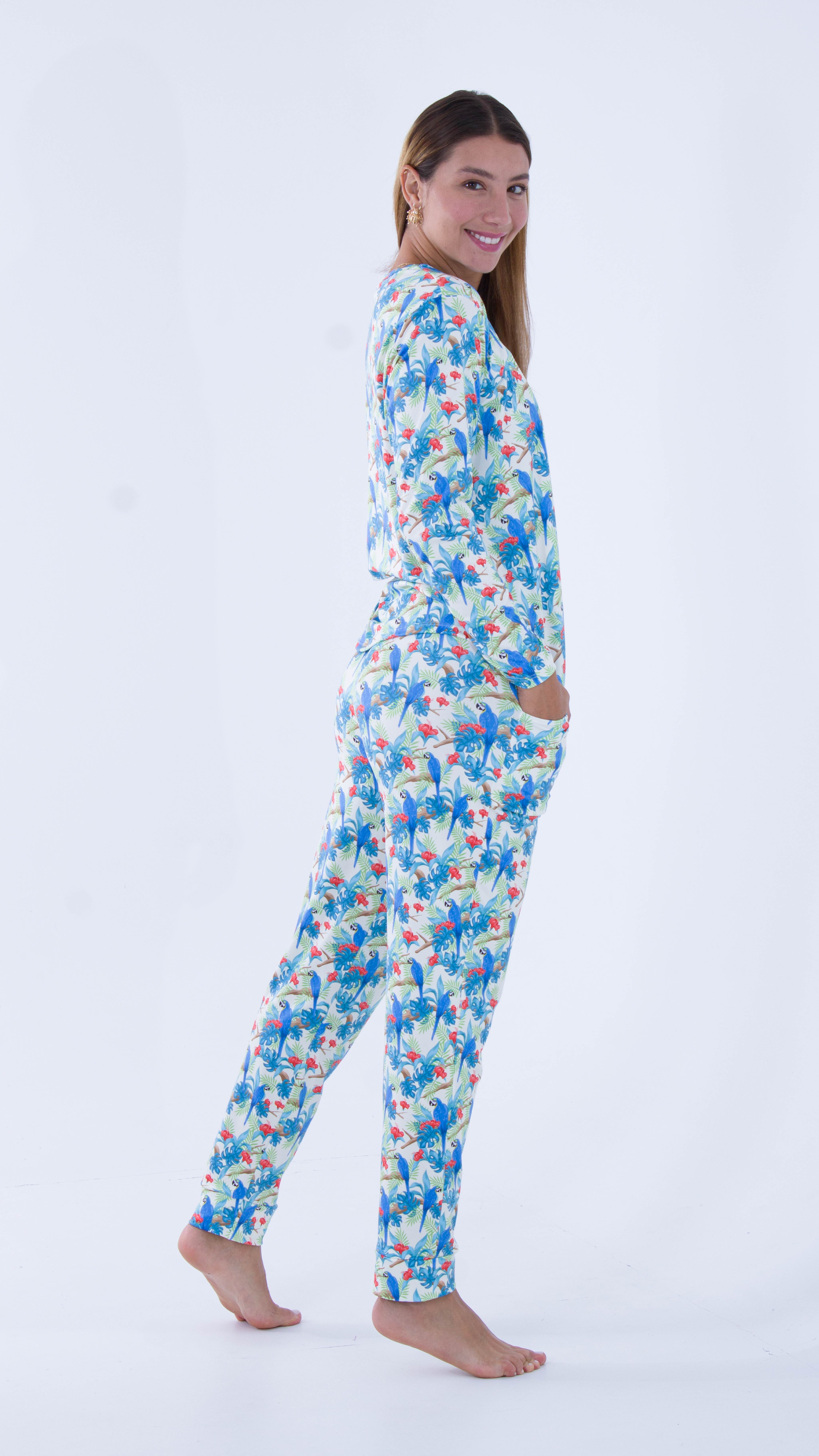 Imagen Pijama en piel de durazno, estampado loros 2