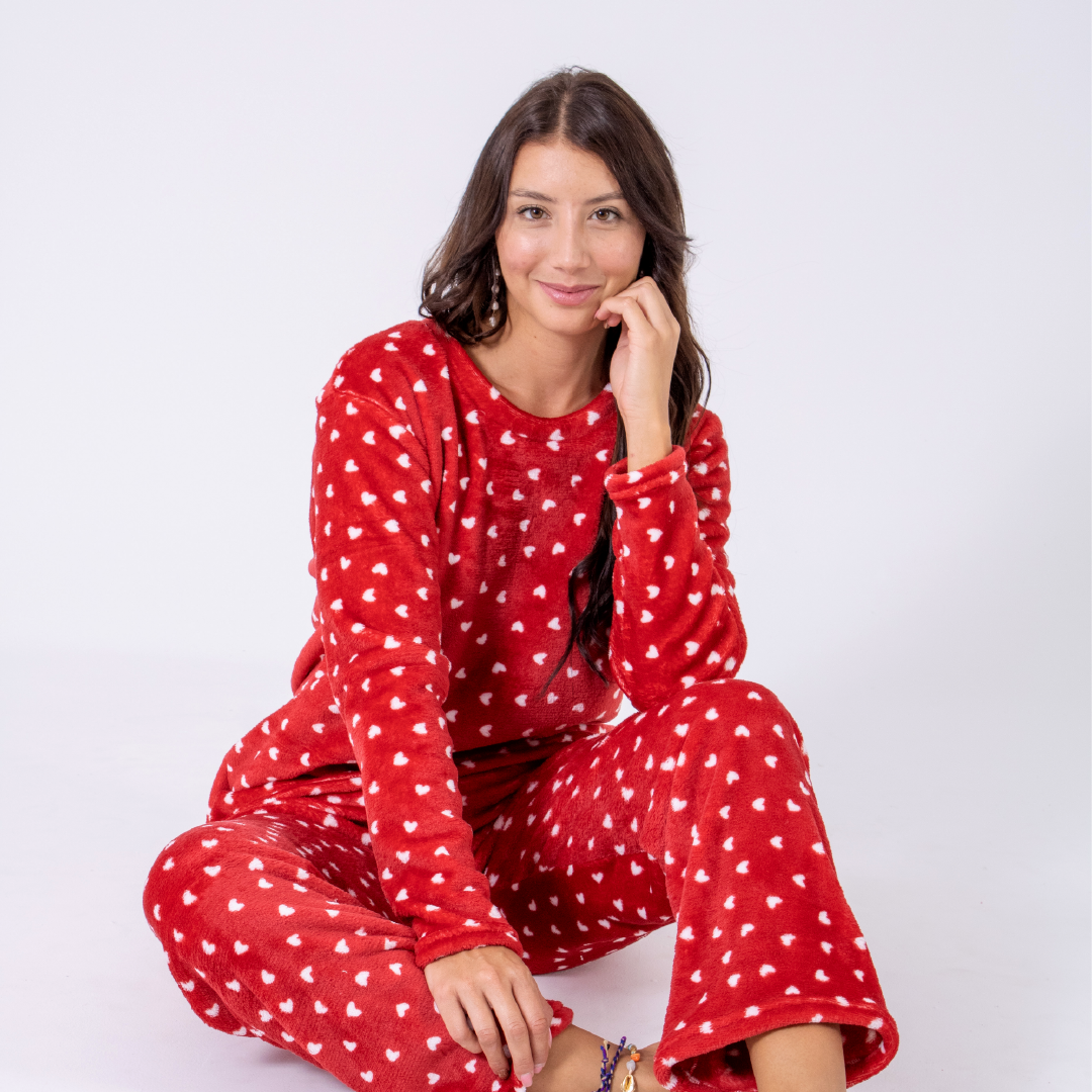 Imagen Pijama térmica, color rojo, corazones blancos. 1
