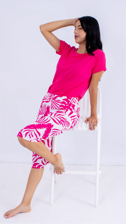 ImagenPijama tropical, color fuscía, pantalón en chalis, blusa en lycra.