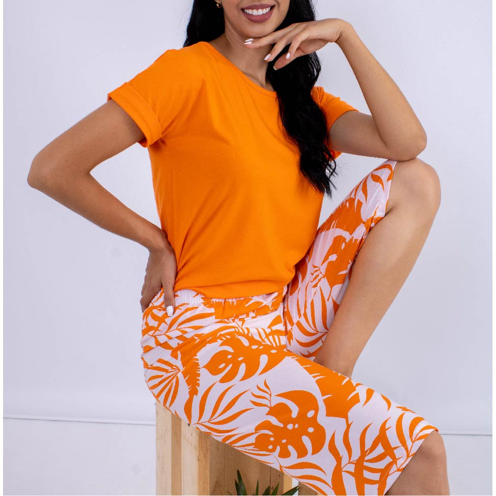 Imagen Pijama tropical, color naranja, pantalón en chalis, blusa en lycra.