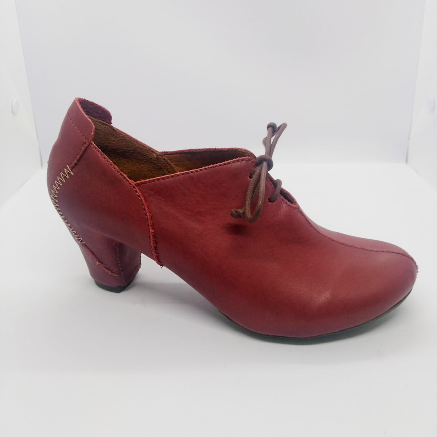 Imagen Zapato en cuero con atadura y altura 5 cm y medio 3